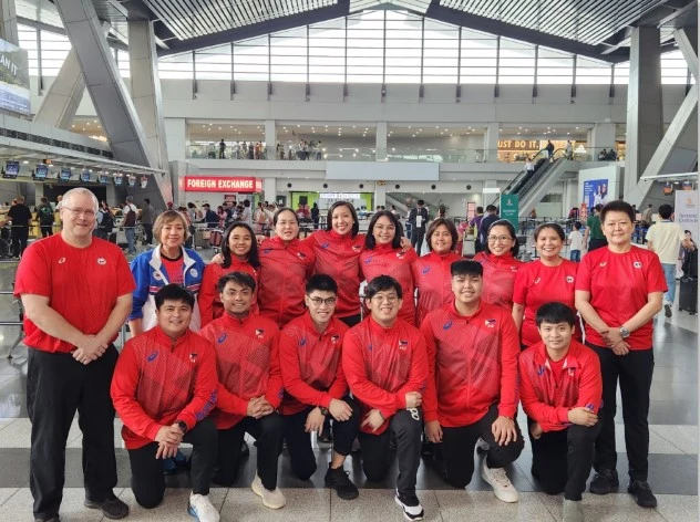 Zach Ramin with the World Bowling Championship team from the Philippines. Photo from Rudi Ramin.