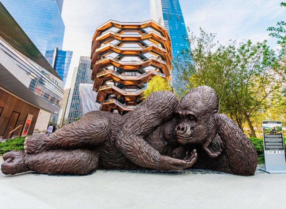 Sculptures King Nyani in Hudson Yard New York City
