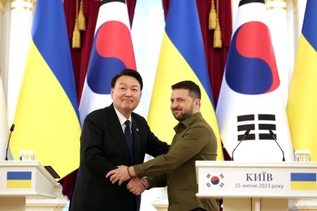 South Korean President Yoon Suk-yeol (left) shakes hands with Ukrainian President Volodymyr Zelenskyy ahead of a joint statement in Mariinskyi Palace, Kyiv, Ukraine, July 15, 2023 Credit: Office of the President - Kim Yong Wii
